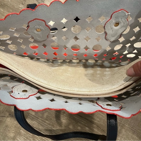 Spartina 449 Daisy Dash Vibrant Red Laquer Tote medium size leather EUC - Picture 6 of 7